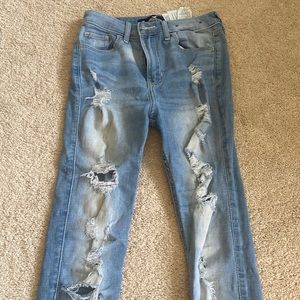Hollister High Rise Super Skinny Jeans. Size 0R. Light wash. Rips.